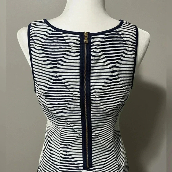 Guess Los Angeles Sleeveless  V-Neck Bodycon Diamond Pattern Dress - Picture 9 of 15